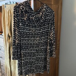 Ruby Red Black and White Patterned Women's Soft Cowl Neck w Tie 2X Gently Used